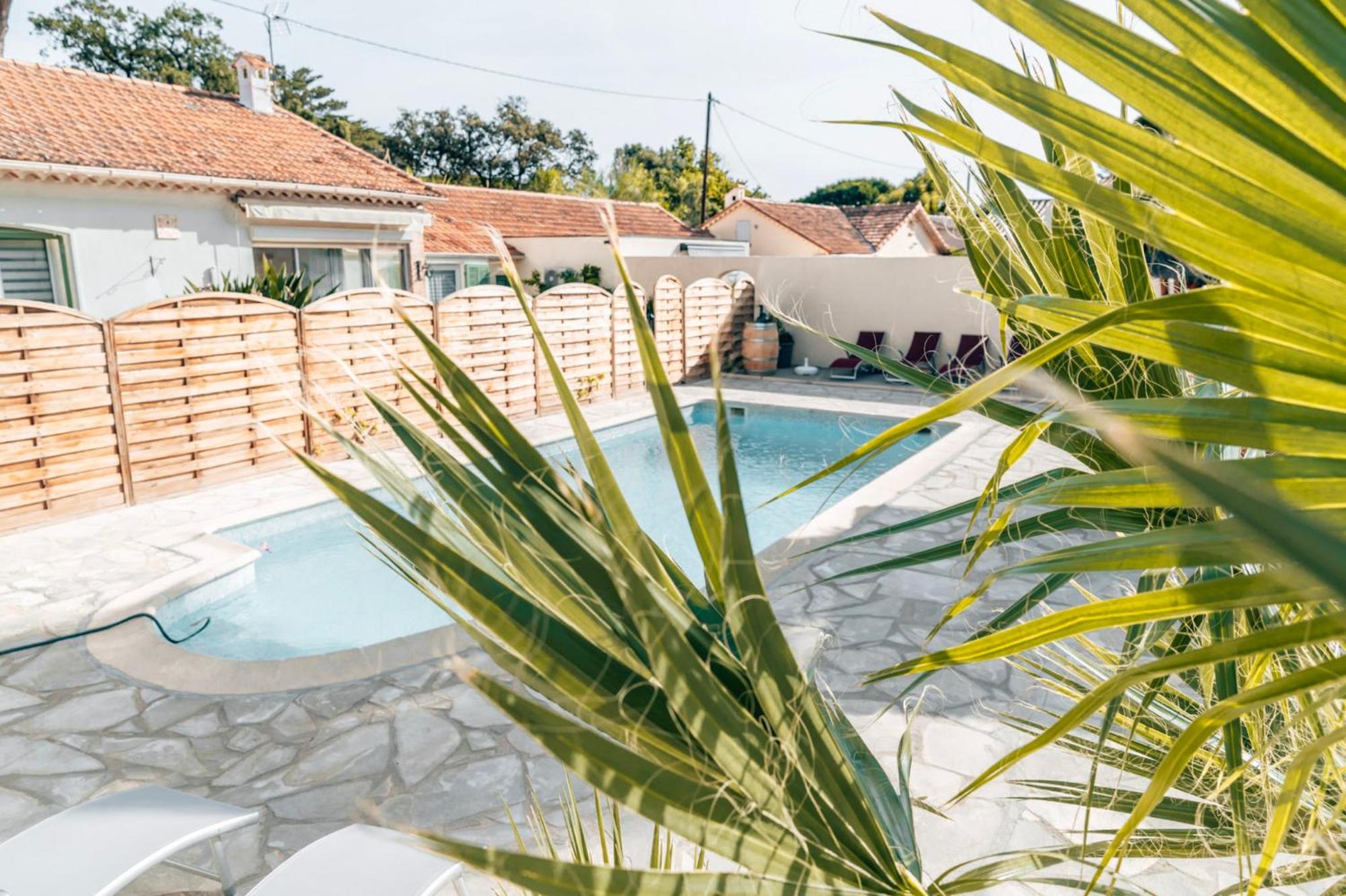 Reve D'Azur, 2 Chambres, Maison Julia En Bord De Mer A La Nartelle, Piscine Partagee, Parking & Terrasse Bbq, Wifi Et Draps Inclus Plage A Pied سانت ماكسيم المظهر الخارجي الصورة
