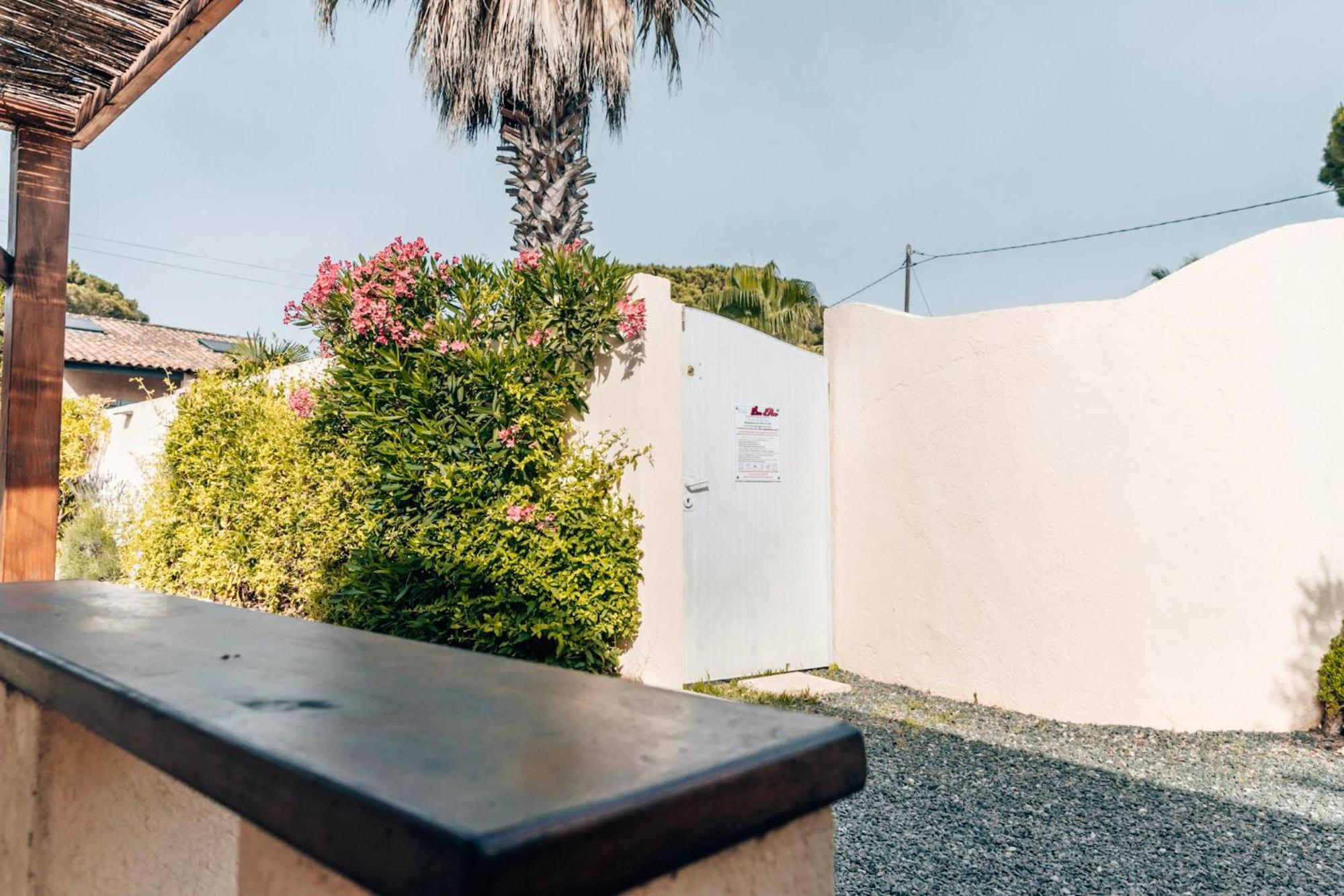 Reve D'Azur, 2 Chambres, Maison Julia En Bord De Mer A La Nartelle, Piscine Partagee, Parking & Terrasse Bbq, Wifi Et Draps Inclus Plage A Pied سانت ماكسيم المظهر الخارجي الصورة
